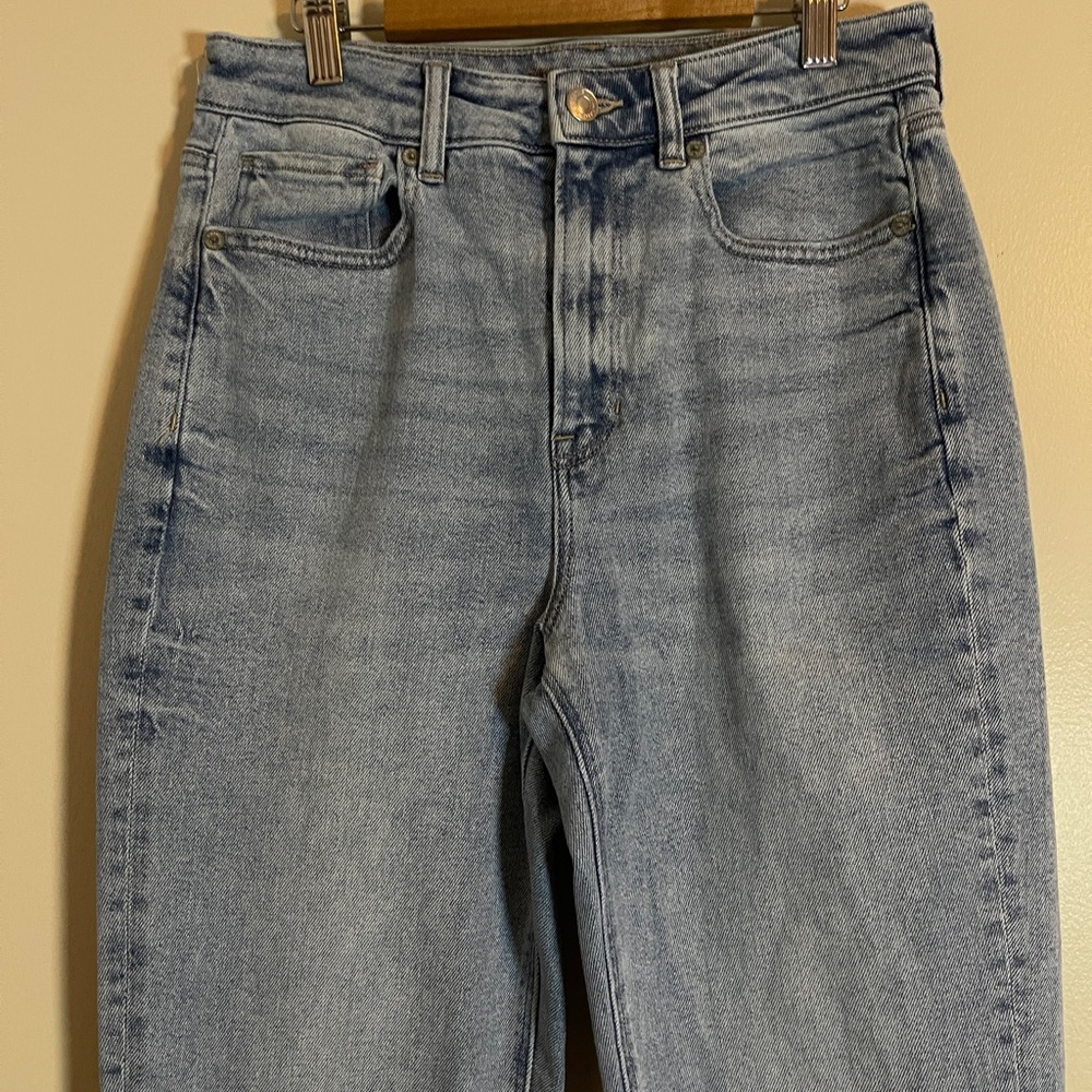 American Eagle Jeans Womens 6 Blue Mom Straight Jean Light Wash Minimal Normcore - Picture 3 of 11